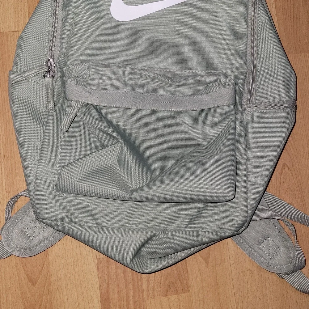Nike Heritage Backpack Padded Adjustable Straps Laptop Sleeve Sage Green